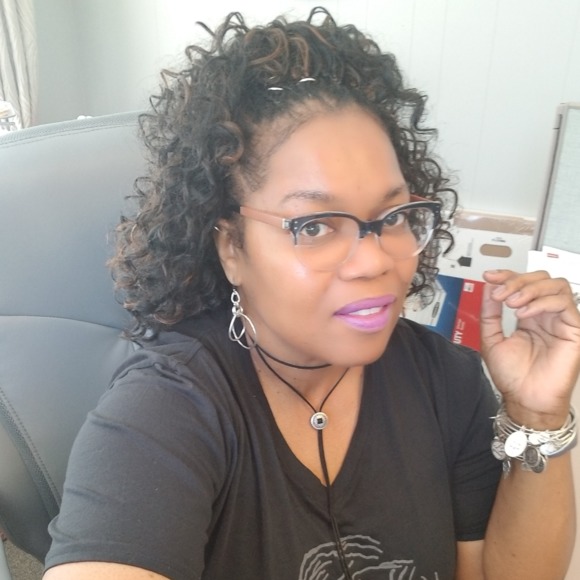 Meet your Posher, Lolo - Picture 1 of 1